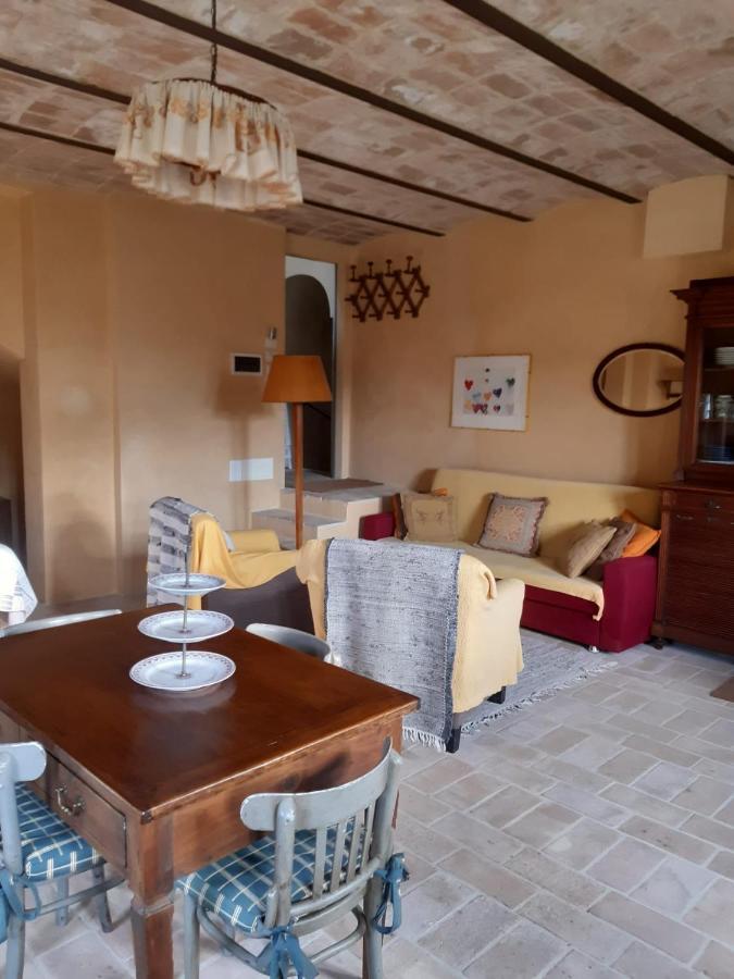 モントーネ Borgo Cardaneto Bed & Breakfast エクステリア 写真